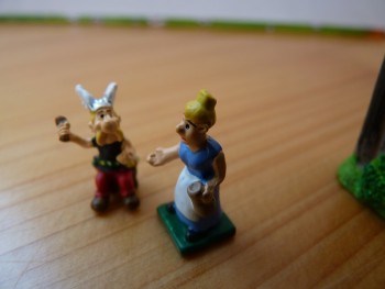 Village Astérix miniature 366 Envoi 54 le contenu.jpg