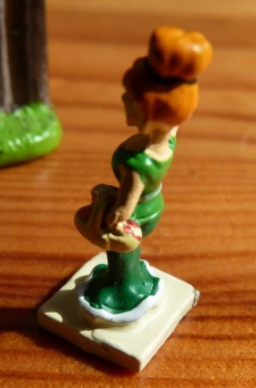 Village Astérix miniature 387 Envoi 58 le contenu Mme Agecanonix.jpg