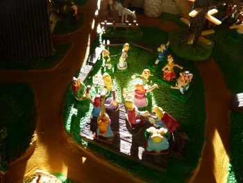 Village Astérix miniature 445 Le bal complet fini.jpg