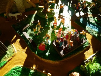 Village Astérix miniature 446 Le bal complet et l'école.jpg