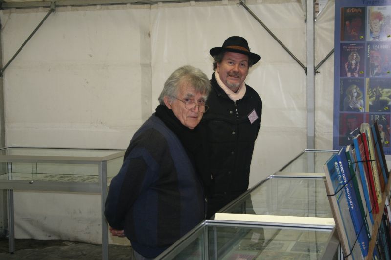 André Joy avec Georges Gasco, l'organisateur, visitant l'expo lui étant consacrée.