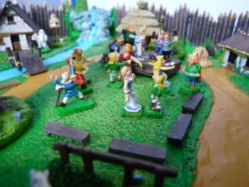 Village Astérix miniature 601 Le bal complet fini.jpg