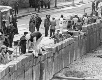 Berlin-2-Wall-Demos-Potsdamer-Platz-18-August-1961-1024x808.jpg