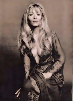 ingrid pitt.jpg