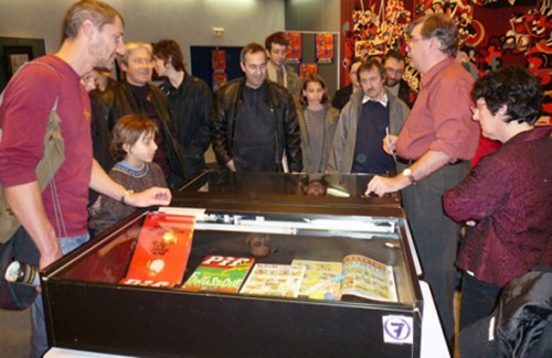 Hervé, en alternance avec Oncle Richard, devant un public captivé.